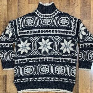 Vtg Limited women’s Small Nordic Black White snowflake Sweater